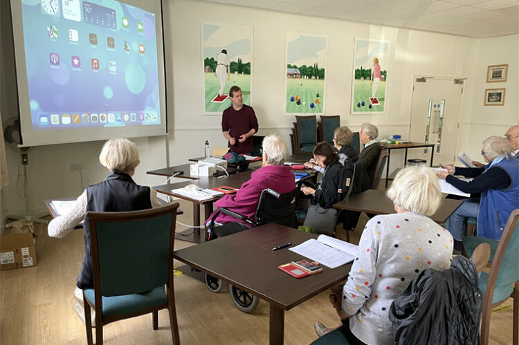 iPad course, tutor and students